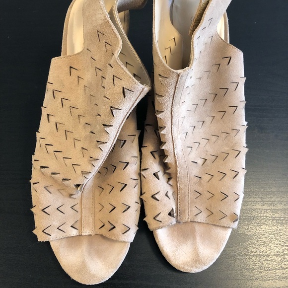 Barely Worn Beige Wedge Heels - Picture 2 of 5